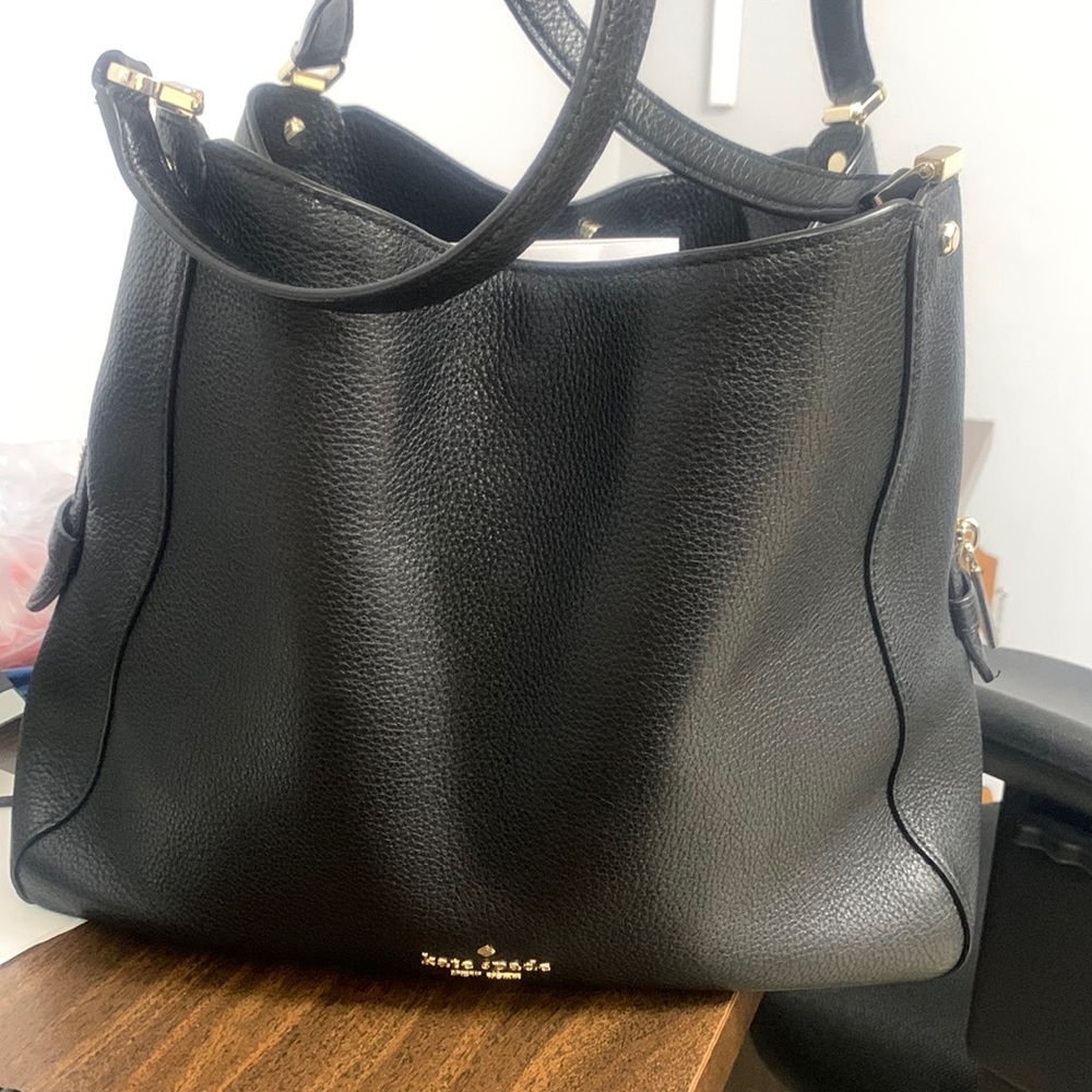 Brand new Kate spade lightly used (<3 weeks) no stains,